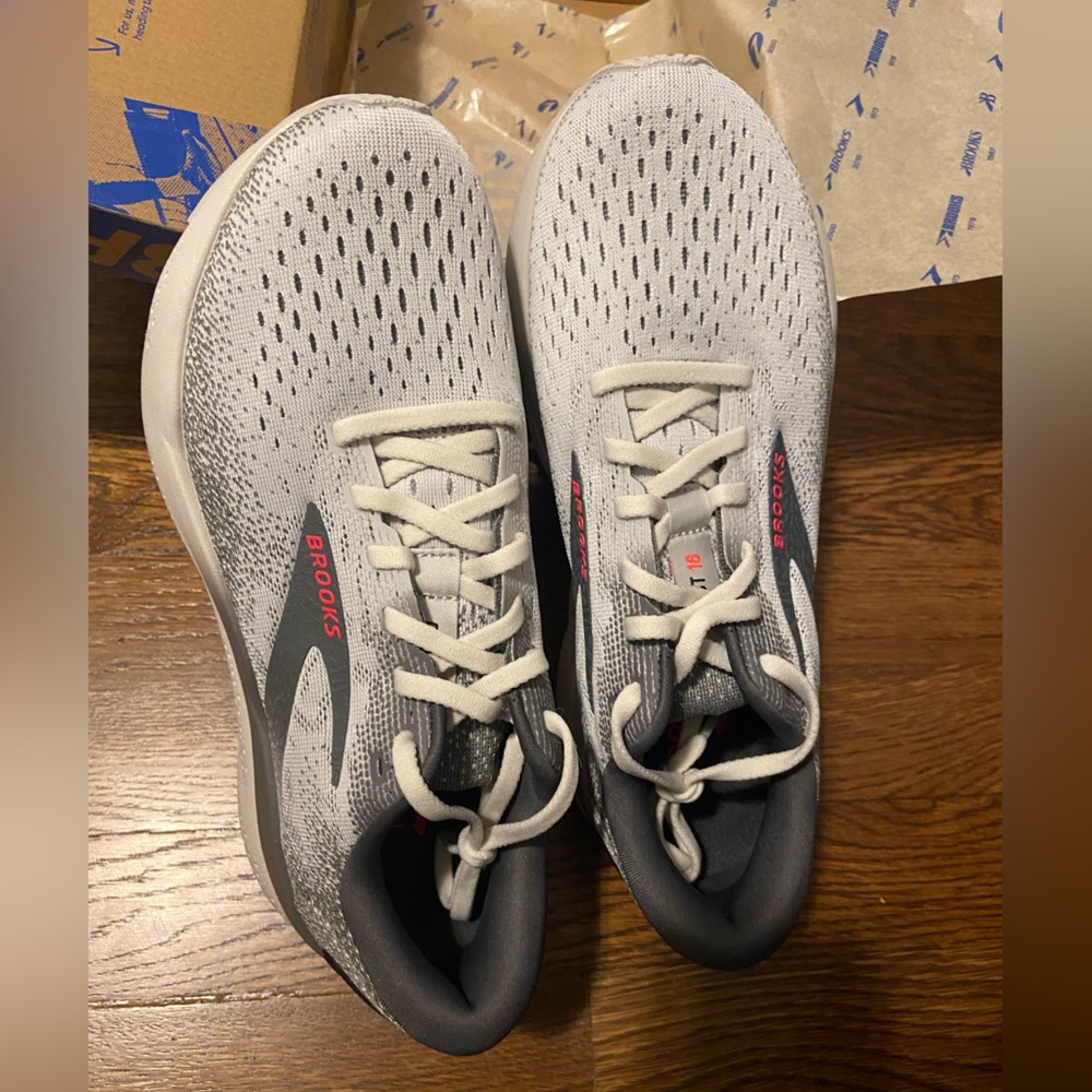 NWT/NIB Brooks Speckled Gray, White and Pink Running Shoes - Picture 2 of 5
